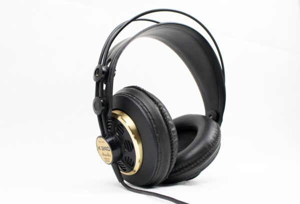 headphones, retro headphones, akg headphones-1720164.jpg